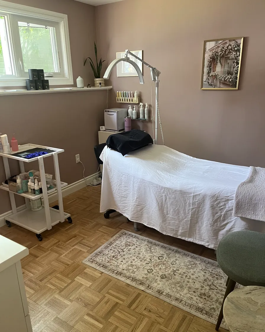The Lash Lift Studio treatment room with a lash bed, lamp and mauve walls
